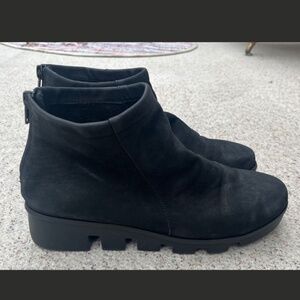 L'Amour Des Pieds Hadirat Black Leather Suede Zip Ankle Boots NWOT Size 9